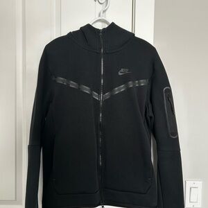 Black Nike Tech Fleece